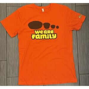 Reese’s Peanut Butter Cup We Are Family Short Sleeve Tshirt Size Medium Cotton
